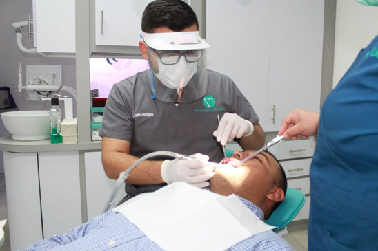 Slider image (5) Navarro Dental